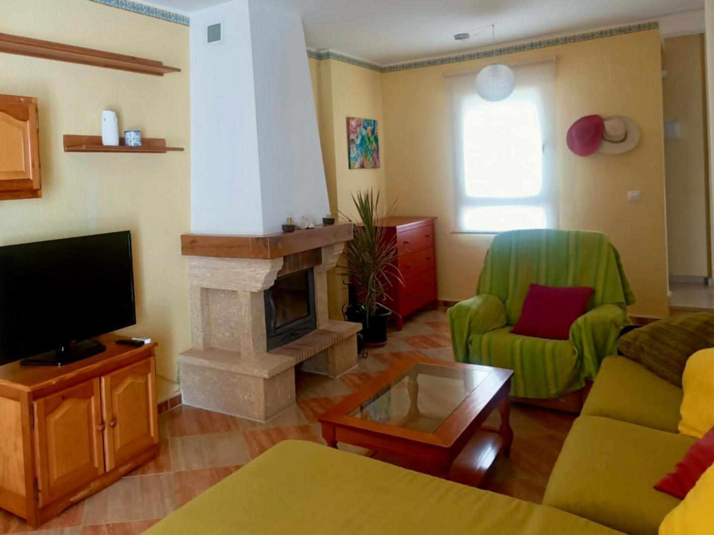 Chalet adosado con azotea andaluza y patio, junto a la playa Isla Cristina Exterior foto